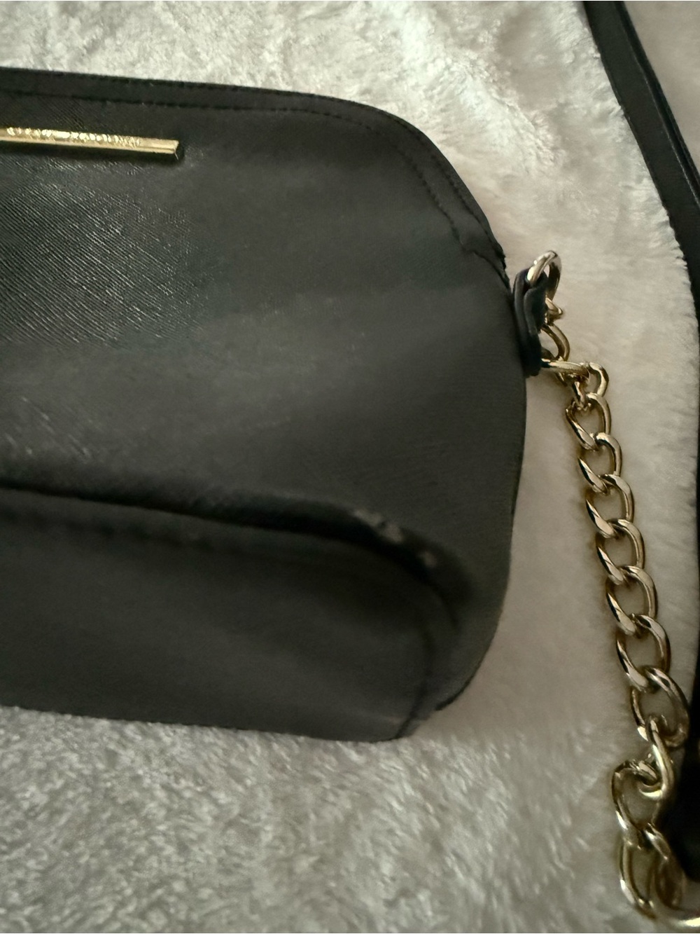 Steve Madden Black Crossbody Bag With Gold  Chain Accents - Picture 8 of 12
